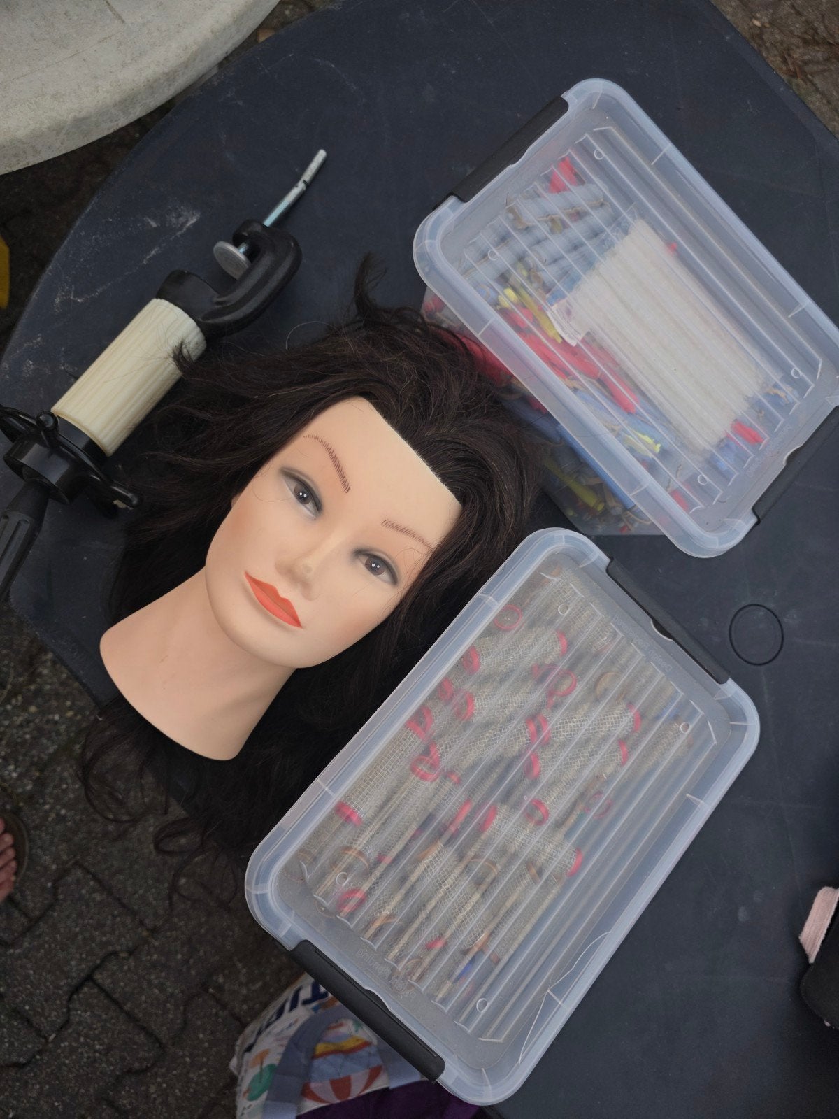 Kappers oefenhoofd met krulspelden en klem, Ophalen of Verzenden