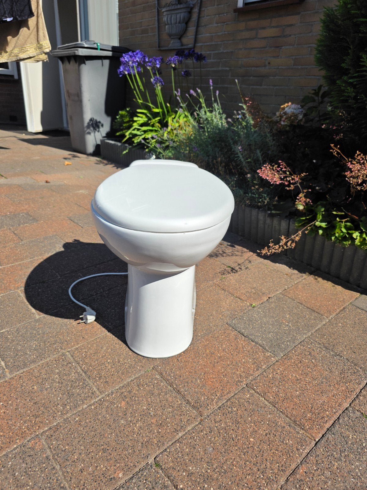 Sanibroyeur toilet met vermaler - Zo goed als nieuw, Ophalen of Verzenden, Zo goed als nieuw, Toilet