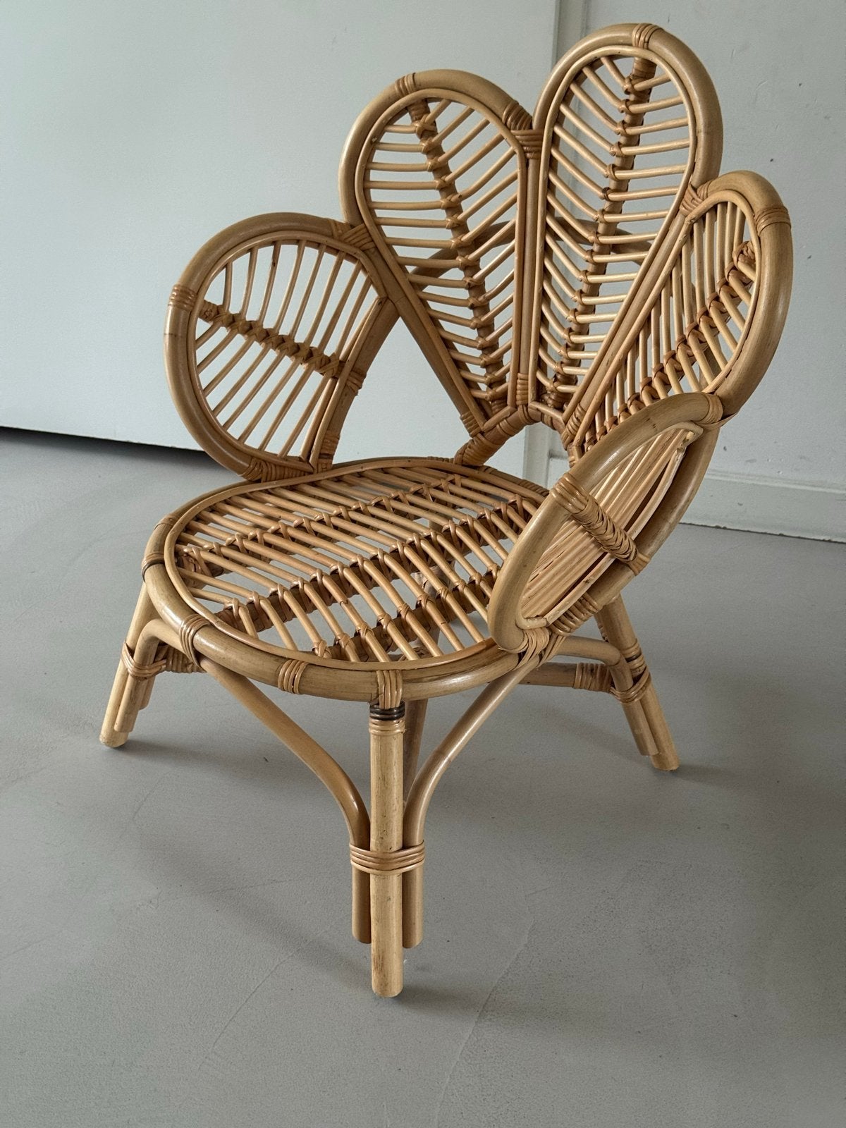 Leuk rotan kinderstoeltje in bloemvorm, Ophalen, Zo goed als nieuw, Bruin, Eén