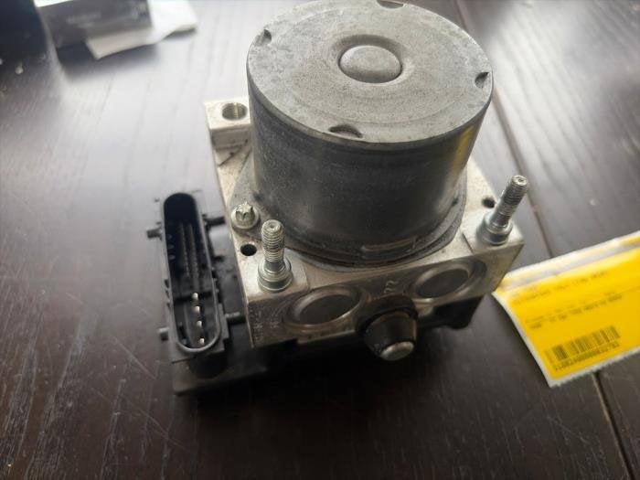 ABS Pomp van een Mitsubishi Colt, Gebruikt, -, -, Mitsubishi
