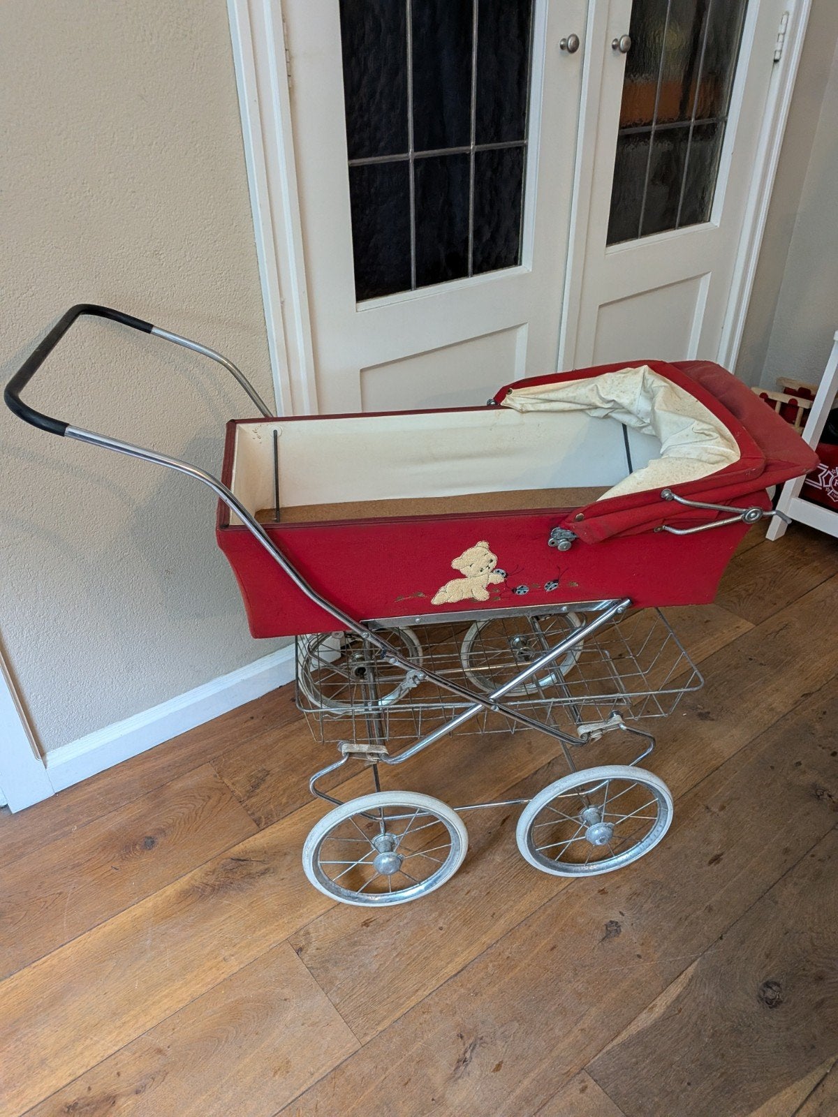 Vintage kinderwagen poppenwagen
Vintage rode poppenwagen van, Ophalen, Gebruikt