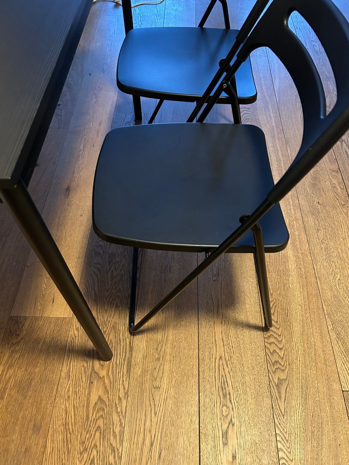 Kitchen table and 2 chairs, Ophalen, Zo goed als nieuw, Rechthoekig, 50 tot 100 cm