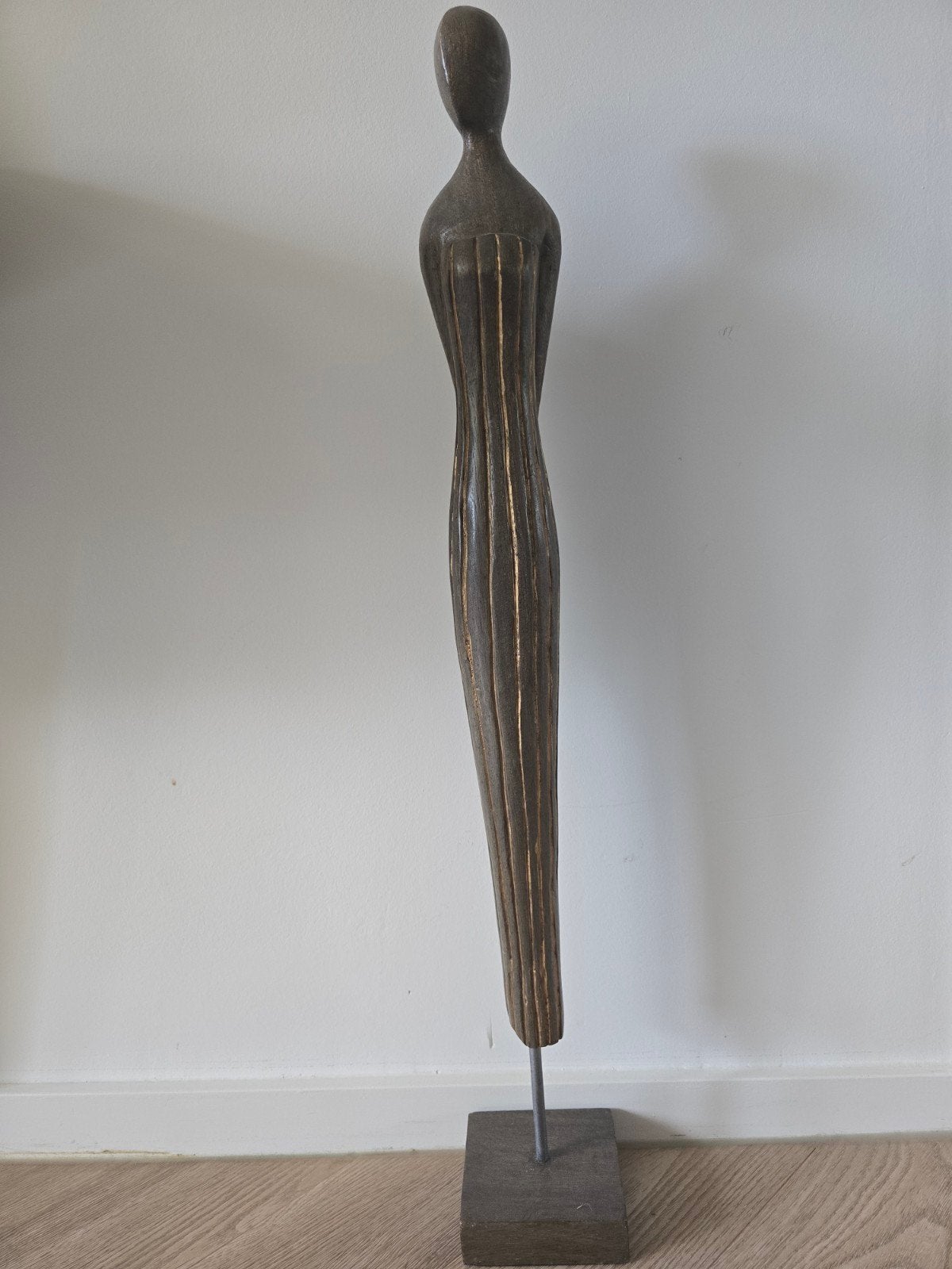 Abstracte houten sculptuur op sokkel, Ophalen, 50 - 100 cm, Beeld, Bruin