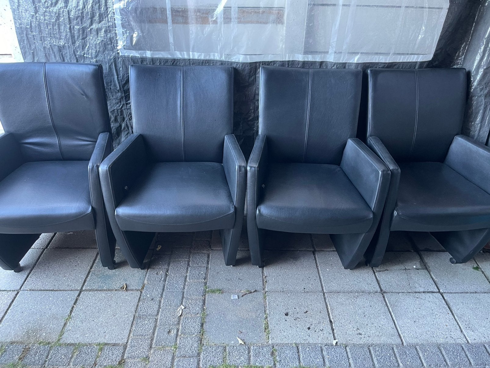 4 zwarte eetkamerstoelen met wieltjes, Ophalen, Zo goed als nieuw, Zwart, Vier