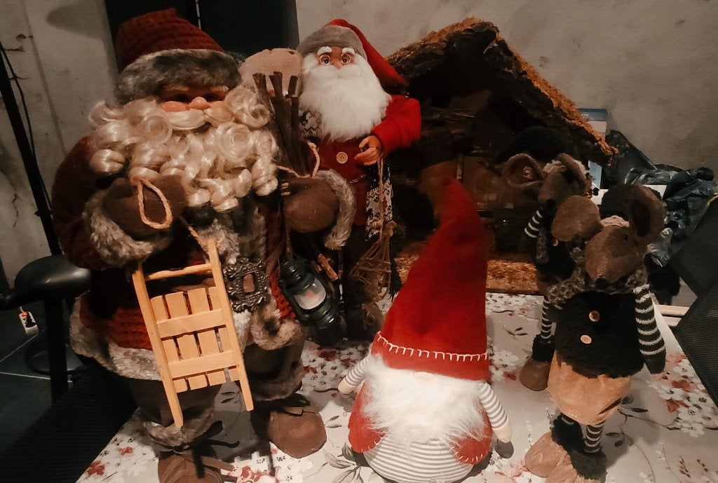 Kerststal + diverse kerstbeeldjes, Diversen, Ophalen, Zo goed als nieuw