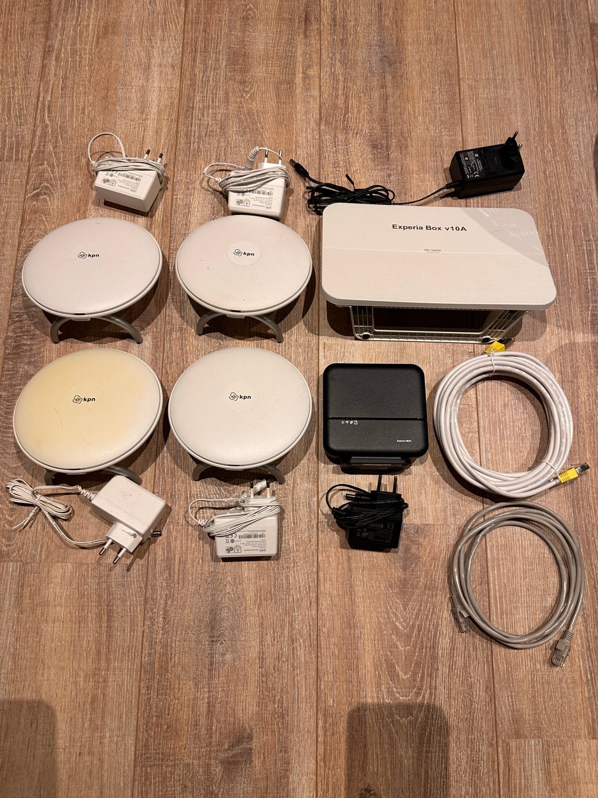 KPN Experia Box v10A met 4 KPN SuperWifi en Experia punt, Computers en Software, Routers en Modems, Ophalen of Verzenden, Gebruikt