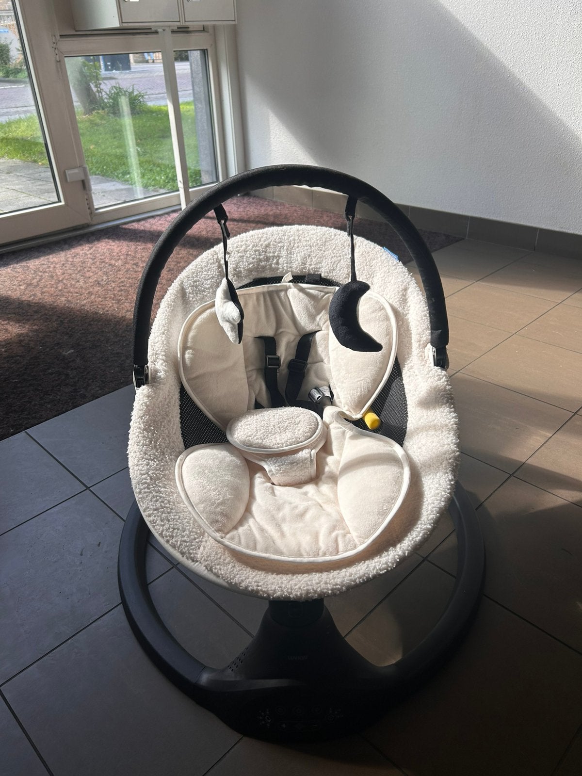 Luvion Baby Swing elektrische babyschommel – nooit gebruikt, Schommelstoel, Ophalen, Overige merken, Met gordel(s) of riempje(s)