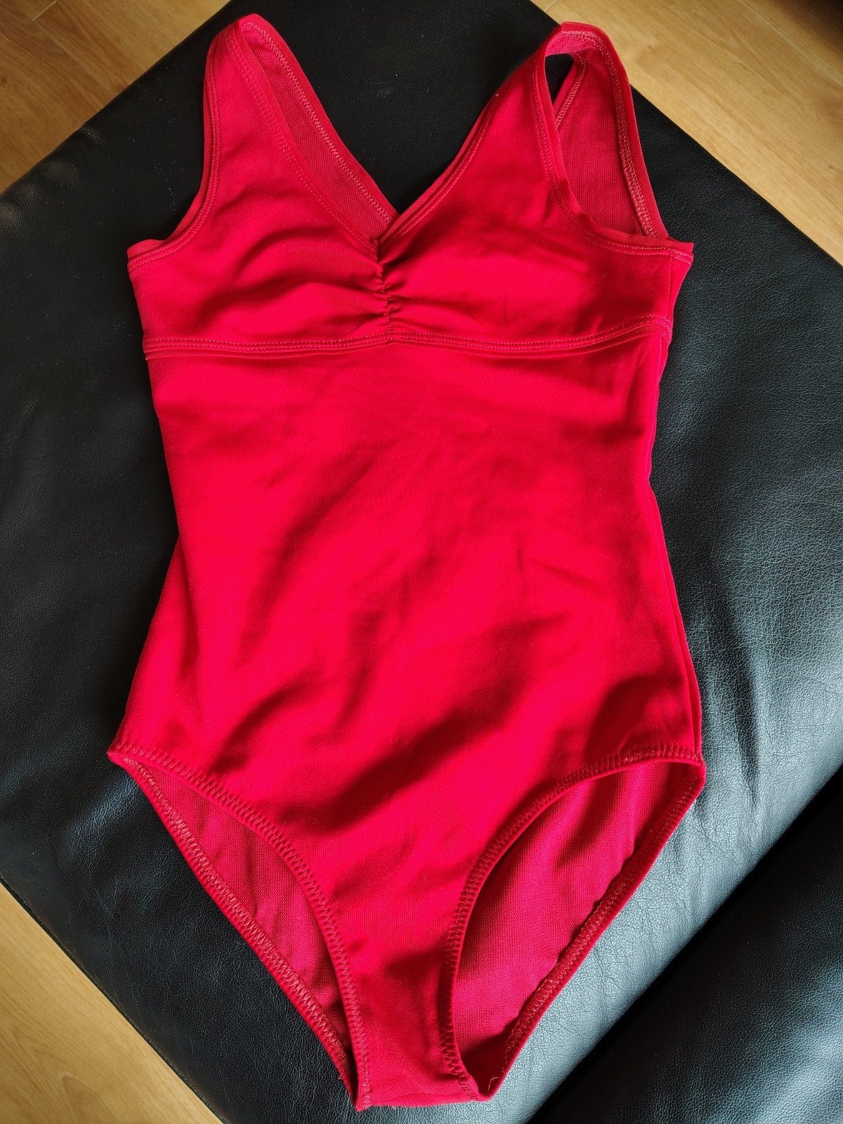 Rood turnpakje 141-148 cm Decathlon, Gebruikt, Ophalen of Verzenden, Turnpak(je), Rood