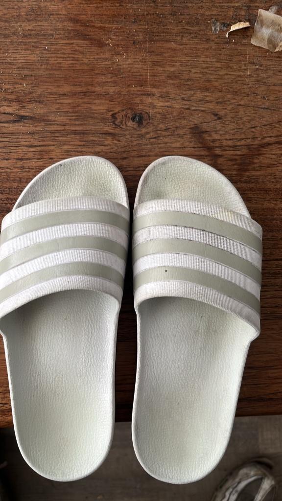 Adidas badslippers, Kleding | Heren, Overige Herenkleding, Ophalen of Verzenden, Gedragen, Adidas