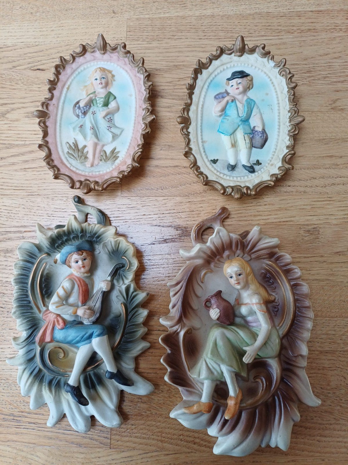 Vintage wanddecoratie: 4 reliëf figuren, Verzamelen, Ophalen of Verzenden, Zo goed als nieuw, Mens