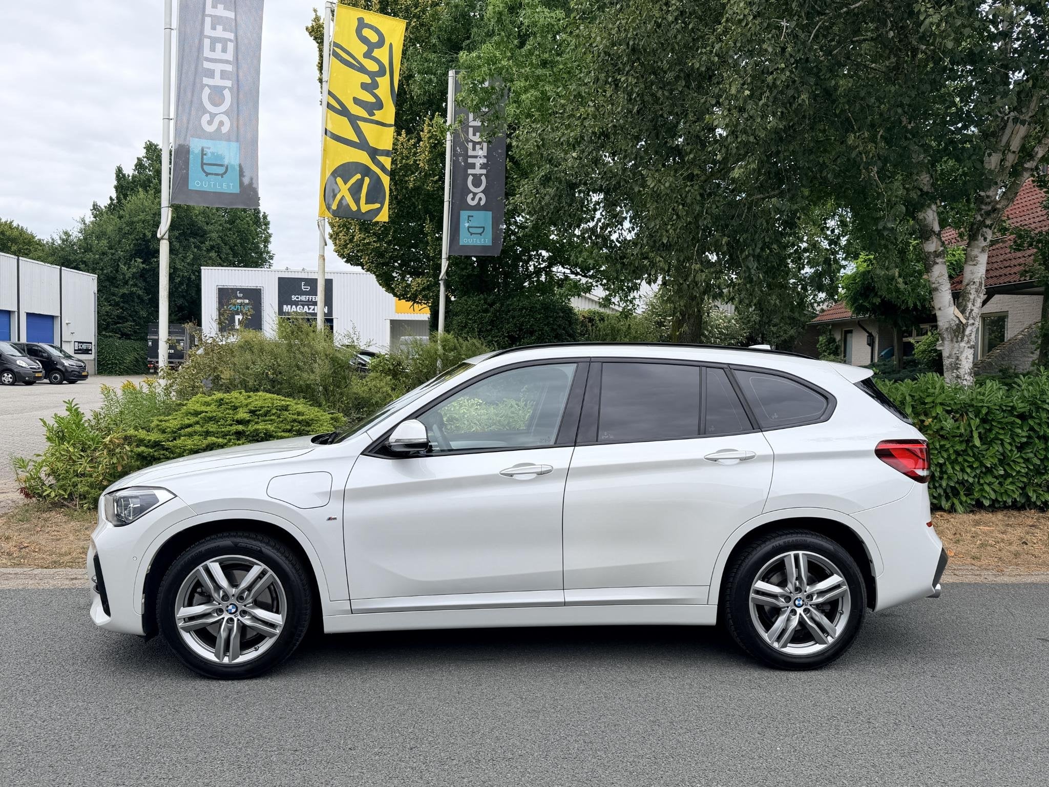 BMW X1 xDrive25e M-Sport 220PK PHEV Leder•Navi, Gebruikt, Wit, Bedrijf, Vierwielaandrijving