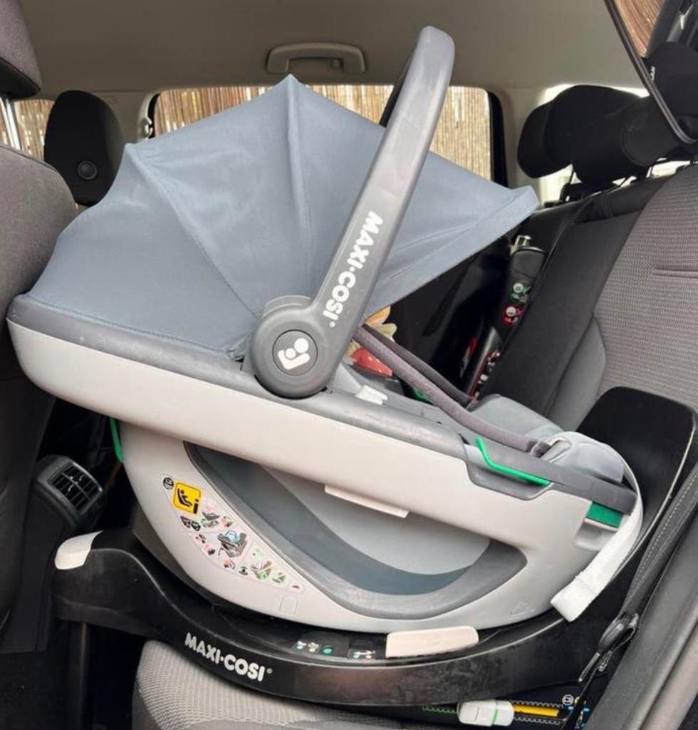 Maxi Cosy Coral 360 + zitverkleiner + cover - uitneembare, Ophalen, Verstelbare rugleuning, Zo goed als nieuw, Isofix