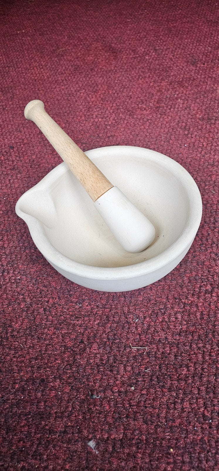 Mooie vijzel met stamper - Made in England, Ophalen of Verzenden, Steen/keramiek, Wit, Overige typen