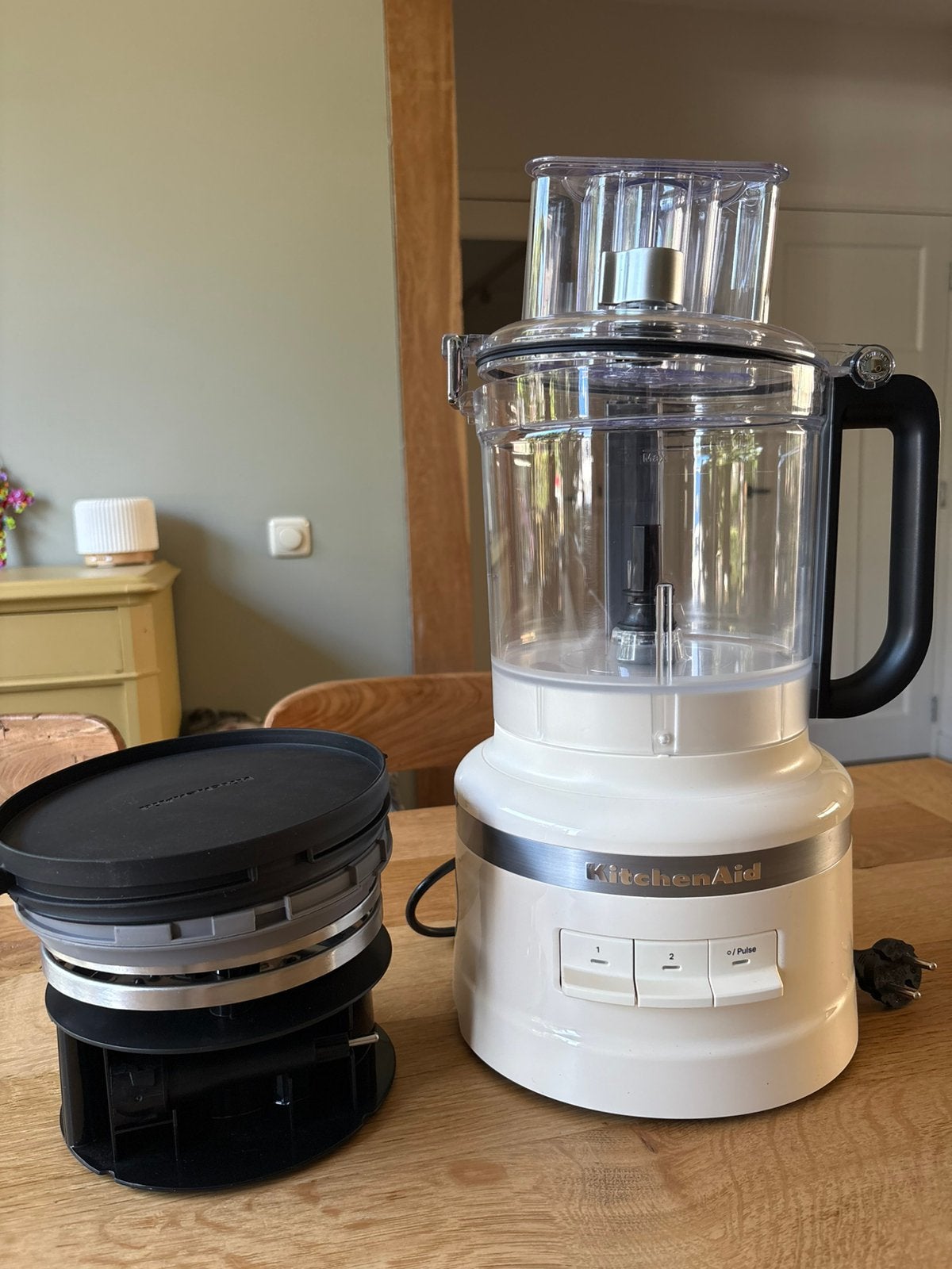 KitchenAid Foodprocessor 3.1 Liter Amandelwit., 3 tot 4 liter, Ophalen of Verzenden, Zo goed als nieuw, 3 snelheden of meer
