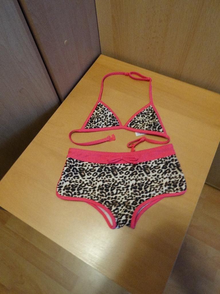 WE bikini, Kinderen en Baby's, Kinderkleding | Kinder-zwemkleding, Bikiniset, Meisje, Ophalen of Verzenden, Zo goed als nieuw
