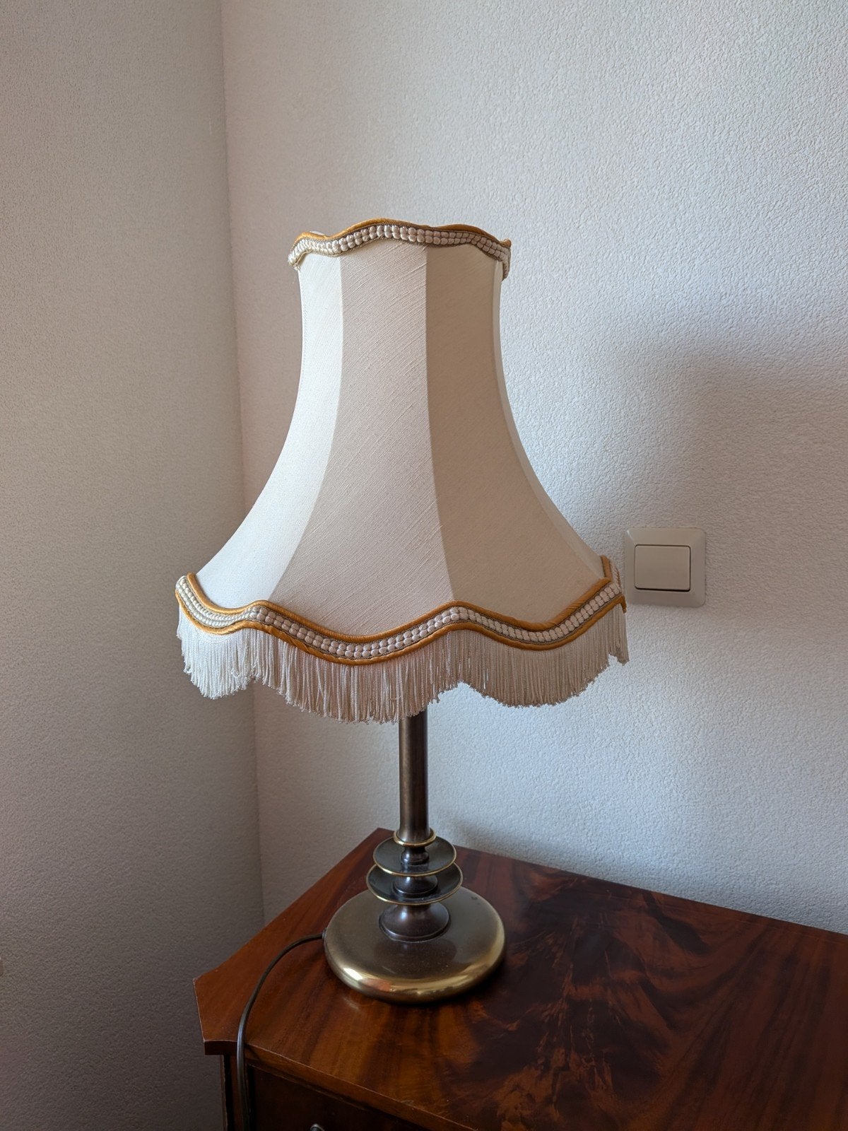 Klassieke tafellamp met crèmekleurige kap, Ophalen of Verzenden