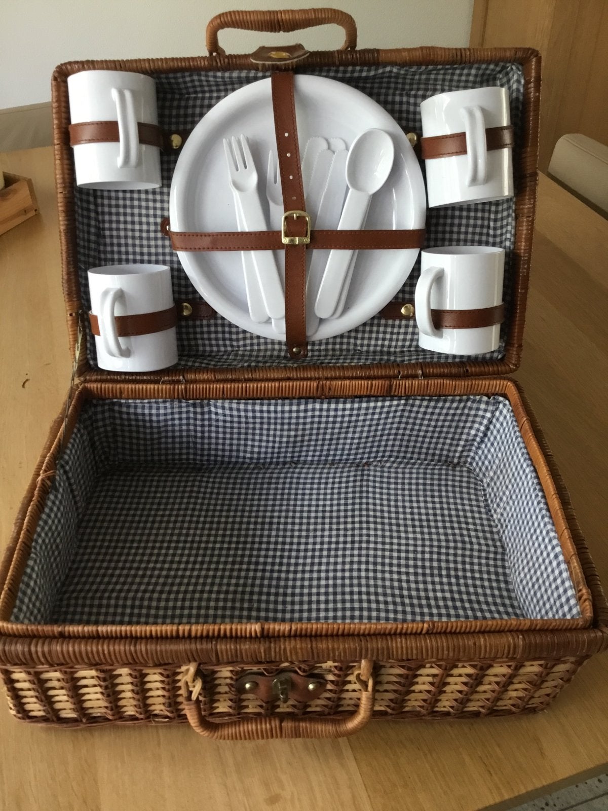Vintage picknickmand met servies voor 4 personen, Ophalen, Nieuw