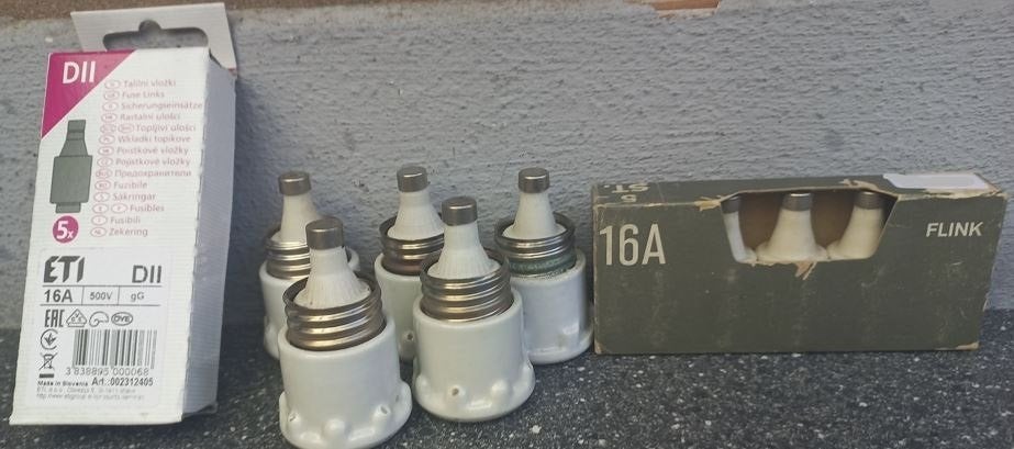15 zekeringen en 5 zekering houders/schroefkop , Ophalen, Zo goed als nieuw, Overige typen