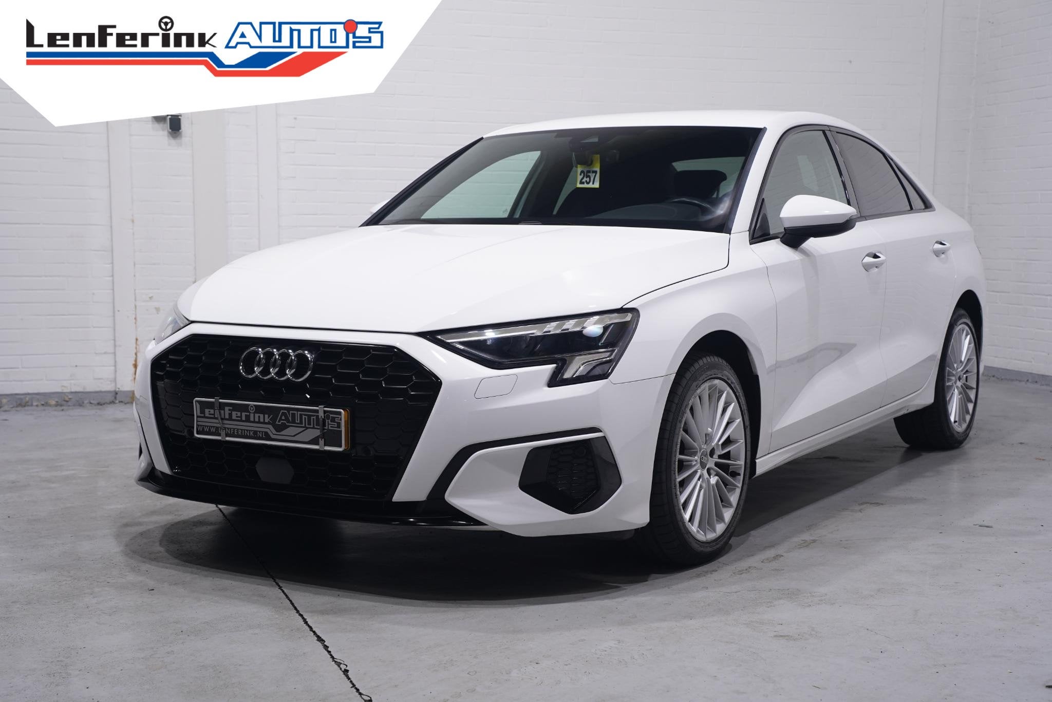 Audi A3 Limousine 35 TFSI Business edition navigatie Apple-c, Auto's, Audi, Stof, 4 cilinders, 150 pk, Wit
