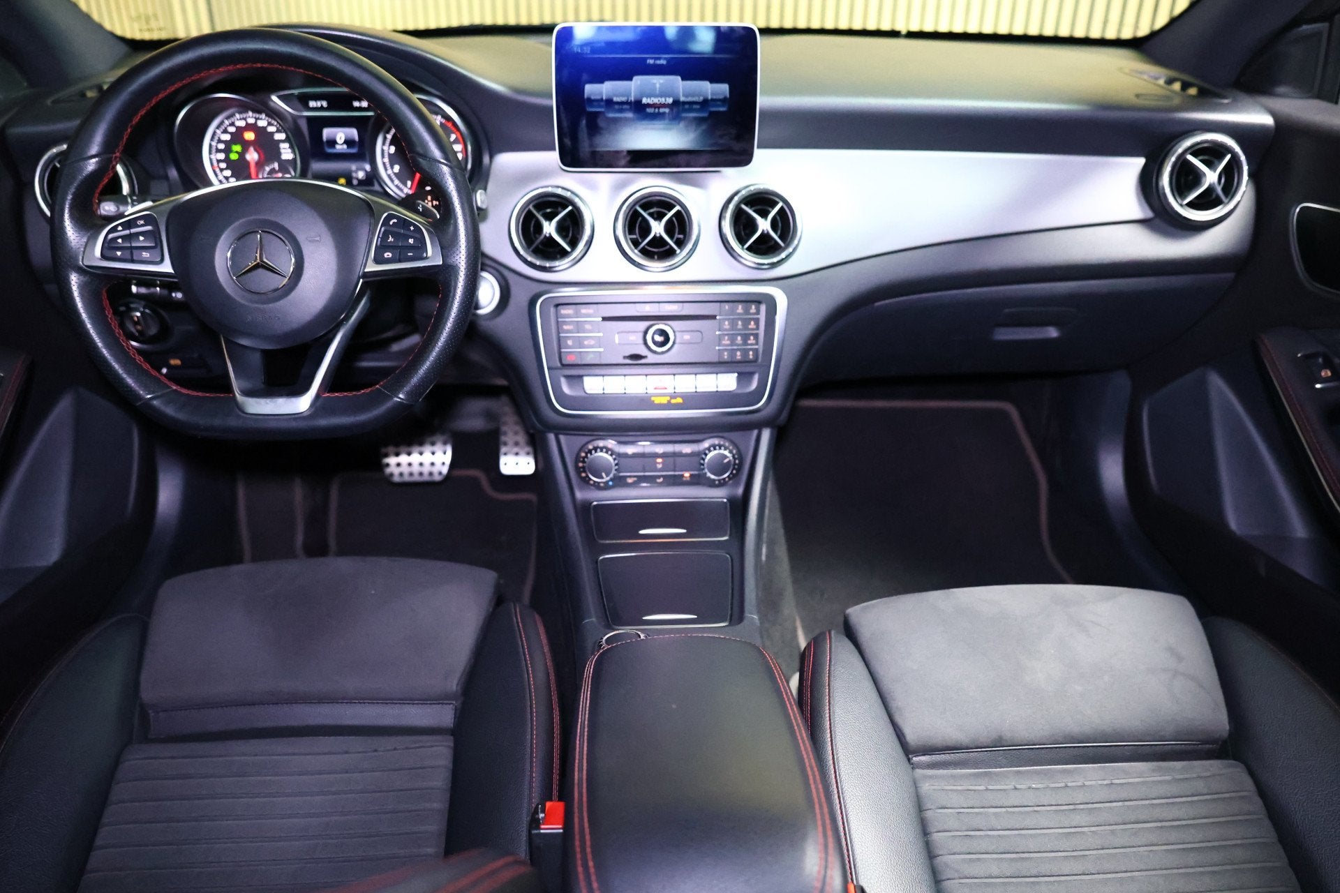 Mercedes-Benz CLA-Klasse 180 AMG Shooting Brake AUTOM AVM CA, Auto's, CLA, 730 kg, Gebruikt, 4 cilinders