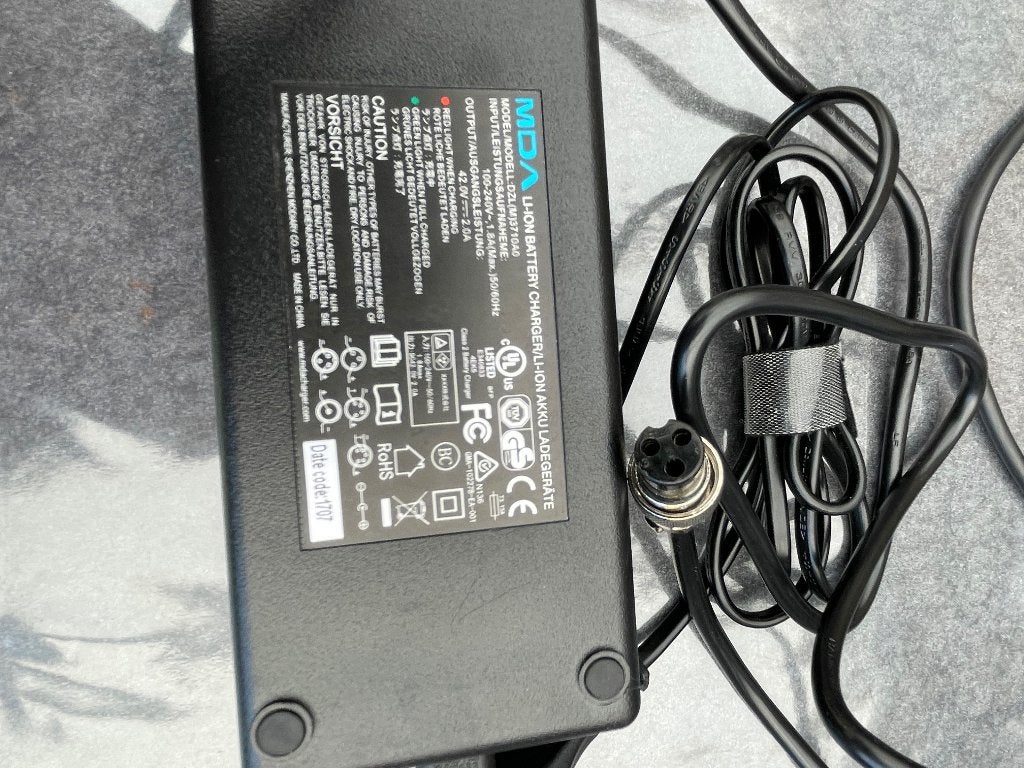 Nieuwe Acculader  42 volt 2 amp., Ophalen of Verzenden, Nieuw
