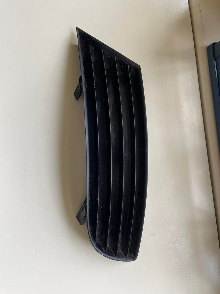 Seat Leon M1M bumper grill kapje voorkant links, Gebruikt, Voor, Ophalen of Verzenden, Bumper