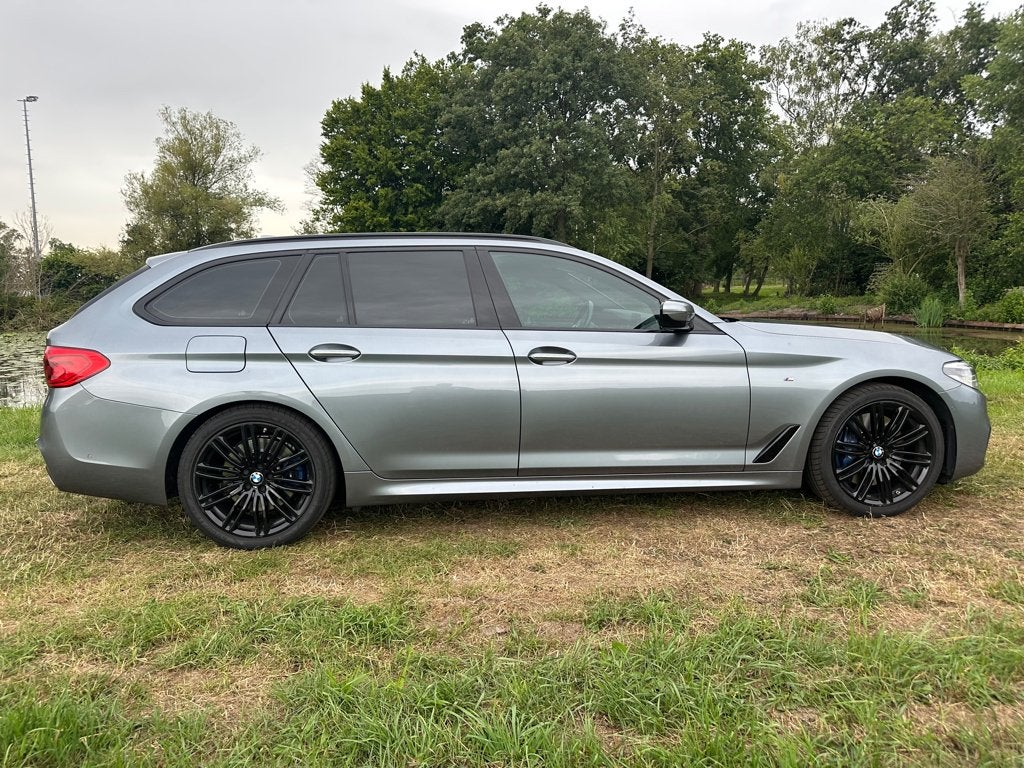 BMW 5-Serie 540i High Ex 419pk Xdrive Aut 2018 Grijs M-Sport, Lichtsensor, 2000 kg, Stationwagon, Vierwielaandrijving