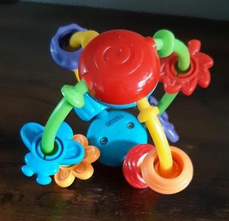 Leuke Blokker rammelaar voor baby's, Ophalen of Verzenden, Zo goed als nieuw, Rammelaar
