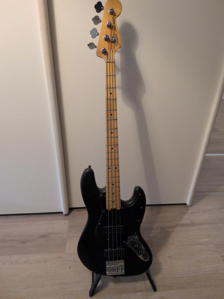 Fender Jazz Bass - Zwart, Elektrisch, Muziek en Instrumenten, Snaarinstrumenten | Gitaren | Bas, Ophalen