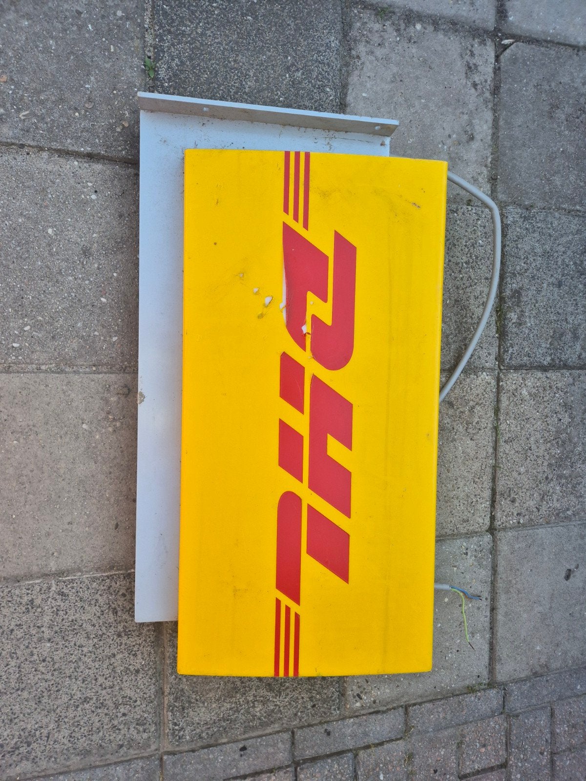 Uithangbord DHL met verlichting, Ophalen, Gebruikt, Lichtbak of (neon) lamp