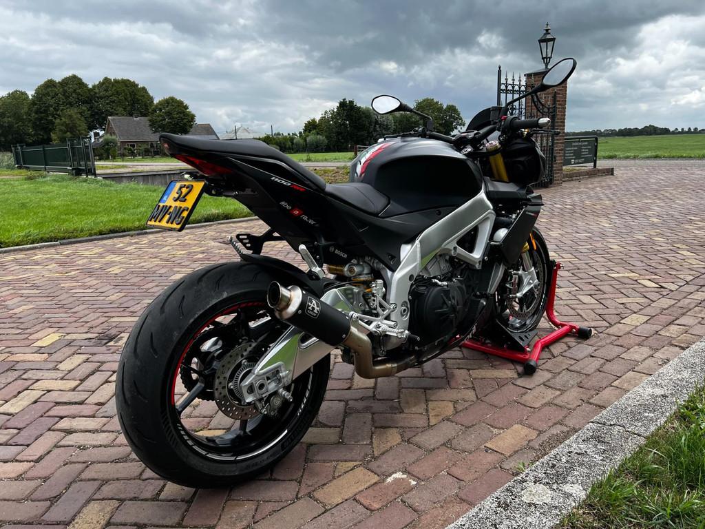 Aprilia Tour Tuono V4 1100 R APRC ABS | MARGE | € 12.999, Motoren, Motoren | Aprilia, 1077 cc, Traction Control, Bedrijf, Meer dan 35 kW
