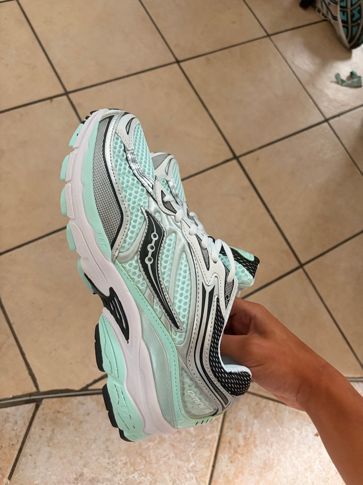 Saucony Omni 19, Overige kleuren, Nieuw, Ophalen of Verzenden, Sneakers of Gympen