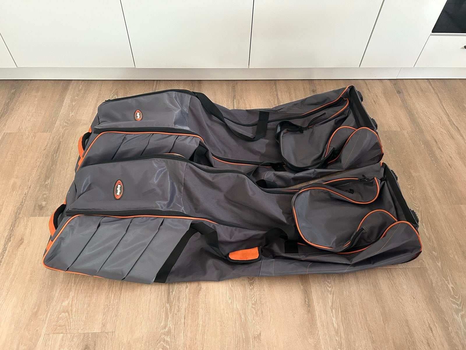 Grote reistassen met wieltjes voor golfstokken etc- 2 stuks, 30 cm of meer, Gebruikt, 75 cm of meer, Grijs