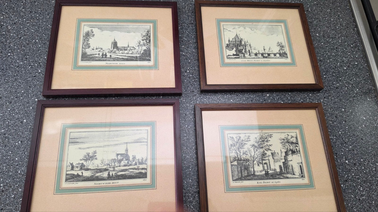 Set van 4 ingelijste etsen van Nederlandse stadsgezichten, Ingelijst, 1800 - 1899, Ets, Stadsgezicht