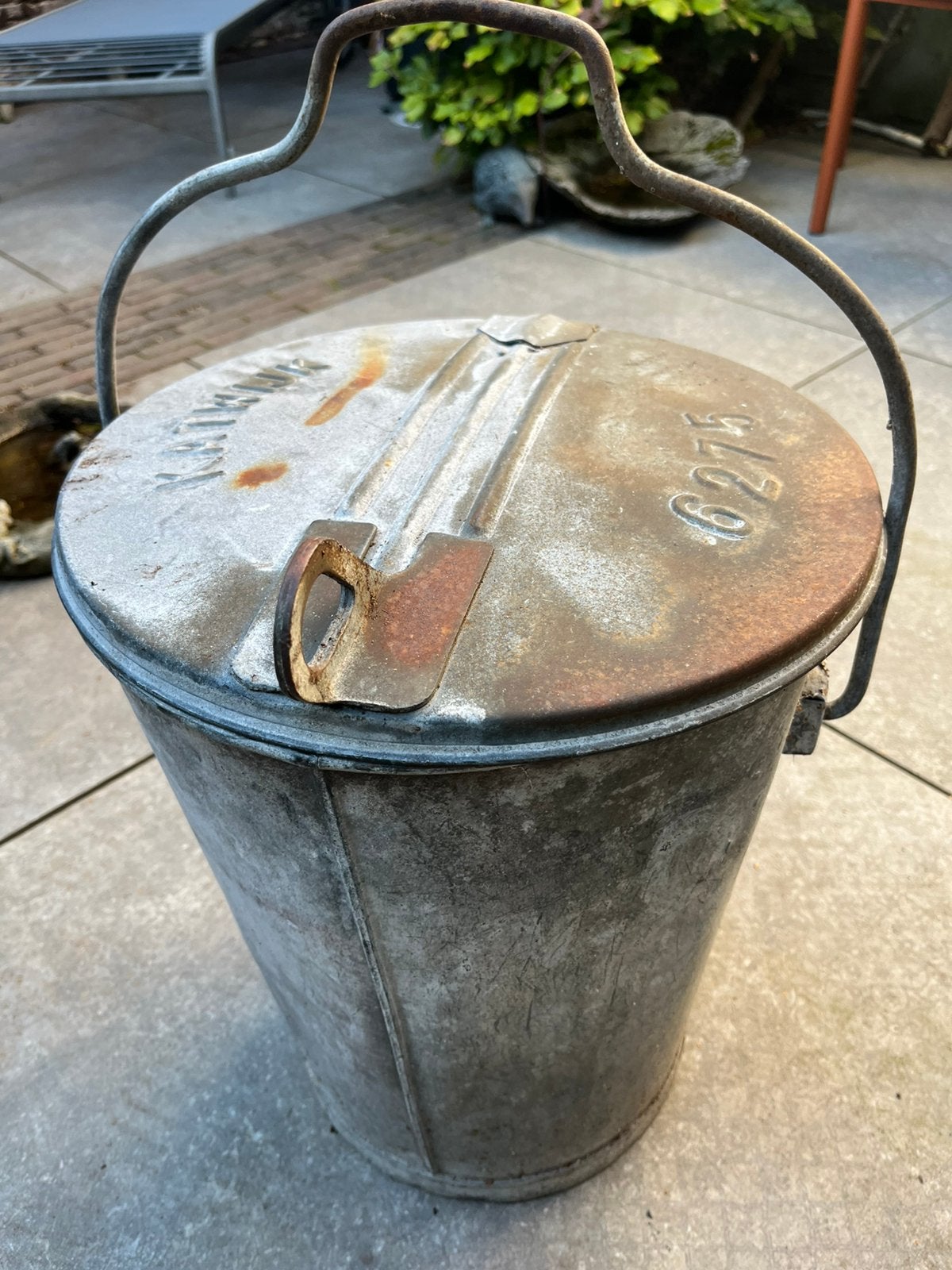 Zinken originele oude vuilnisemmer, Gebruikt, Minder dan 30 cm, Rond, Ophalen of Verzenden