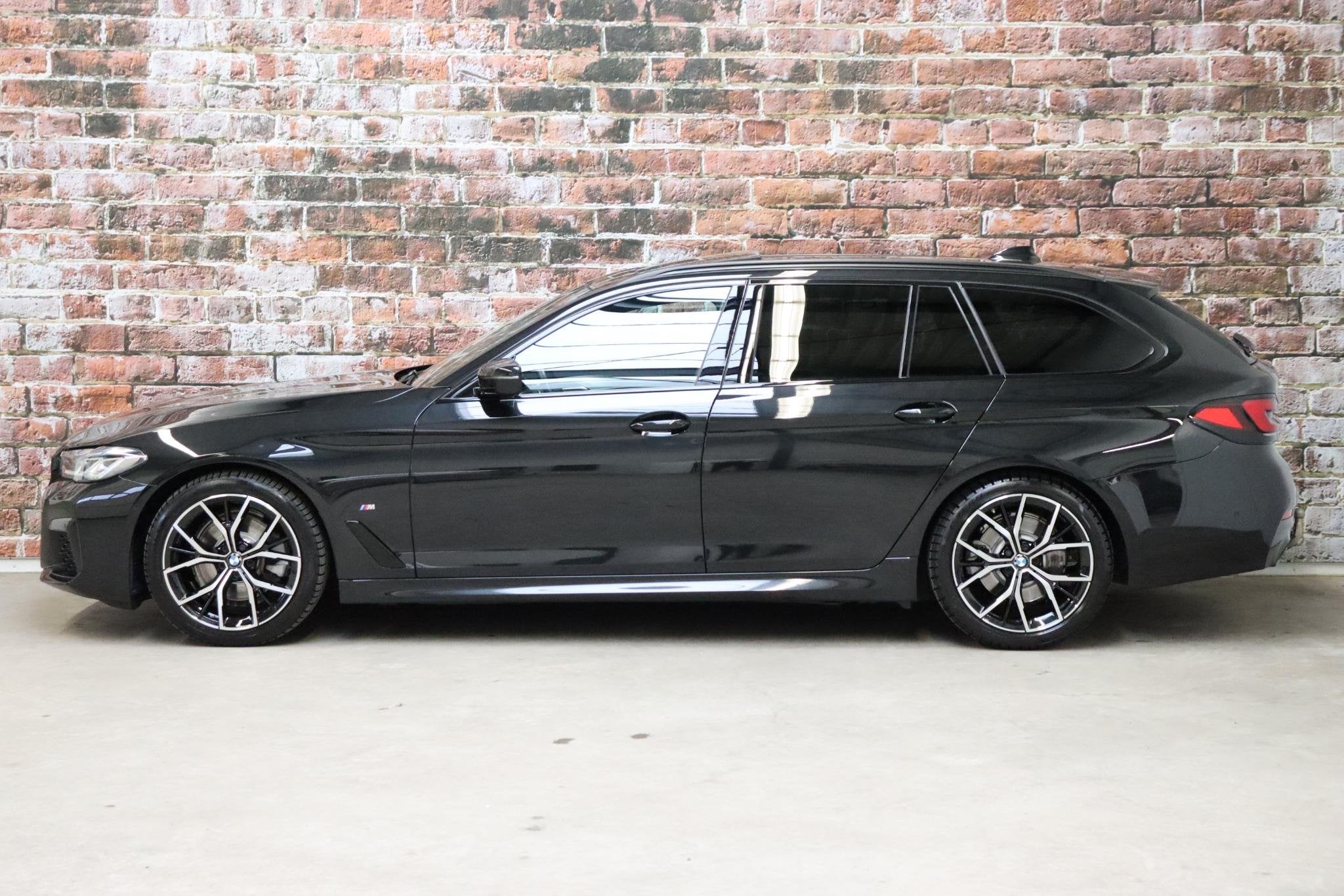 BMW 5-serie Touring 520i High Executive M Sport Pakket Autom, Auto's, Gebruikt, 4 cilinders, 2000 kg, Zwart