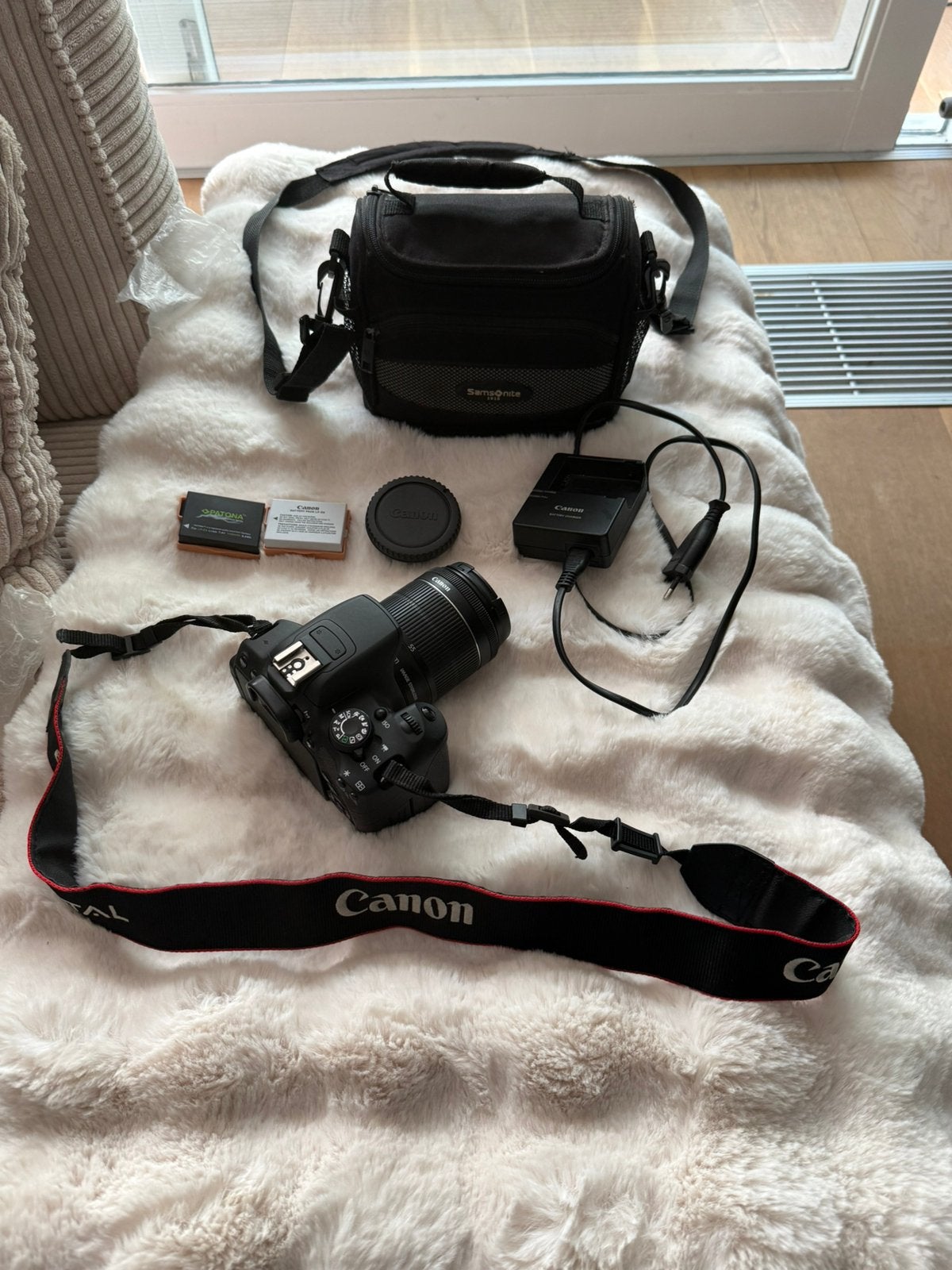Canon EOS 700D + 18-55mm IS STM Lens + Tas + 3 Accu's!, Audio, Tv en Foto, Fotocamera's Digitaal, Ophalen of Verzenden, Zo goed als nieuw