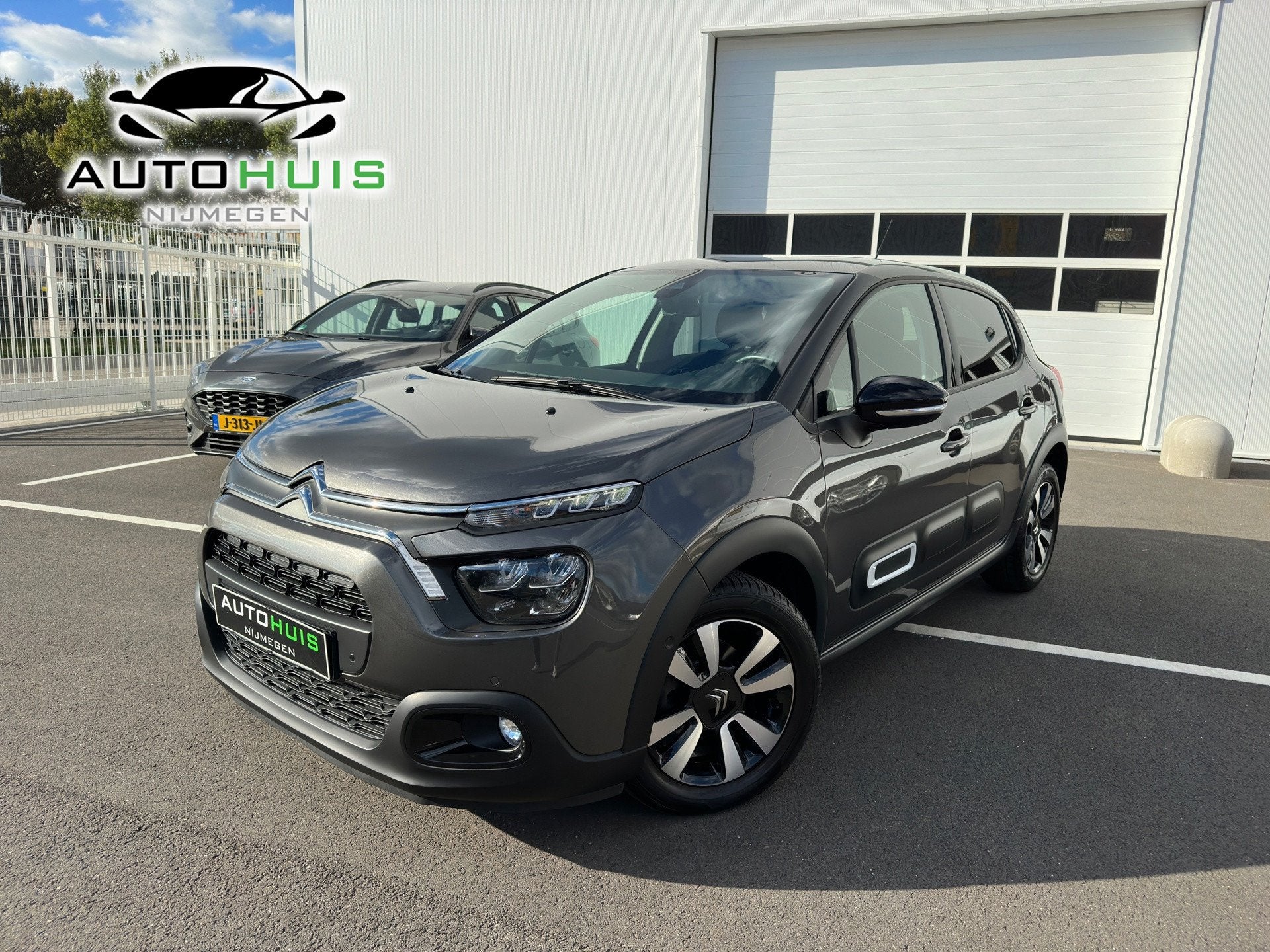 Citroen C3 1.2 PureTech S&S Shine Automaat Navigatie Achteru, Stof, Gebruikt, Zwart, 1199 cc