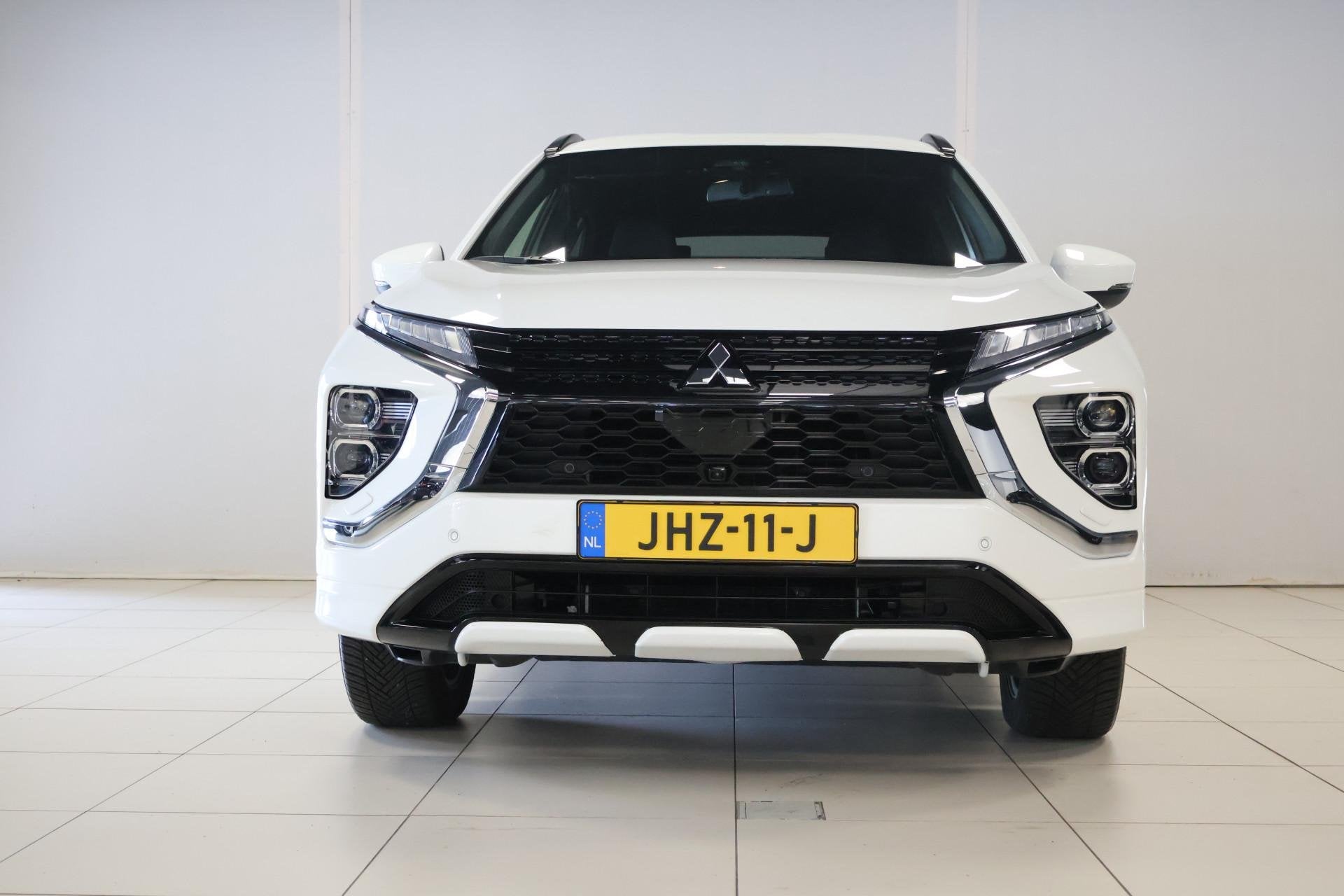 Mitsubishi Eclipse Cross 2.4 PHEV Intense+ ., Automaat, 188 pk, 4 cilinders, Wit