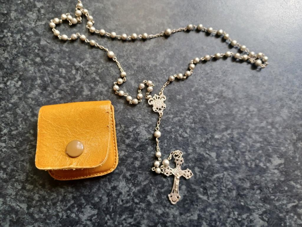 Oude zilveren rozenkrans in klein beige etui, Antiek en Kunst, Antiek | Religie, Ophalen