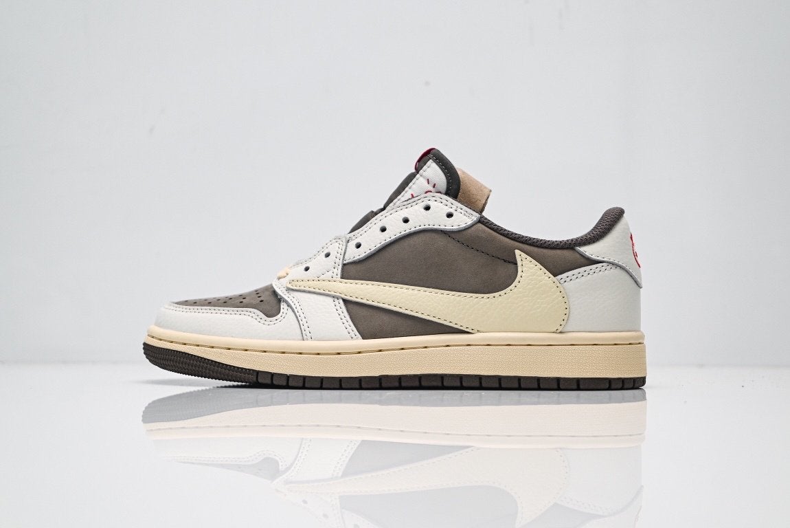 Nike x Travis Scott Air Jordan 1 Low, Kleding | Heren, Schoenen, Ophalen of Verzenden, Nieuw, Blauw, Sneakers of Gympen