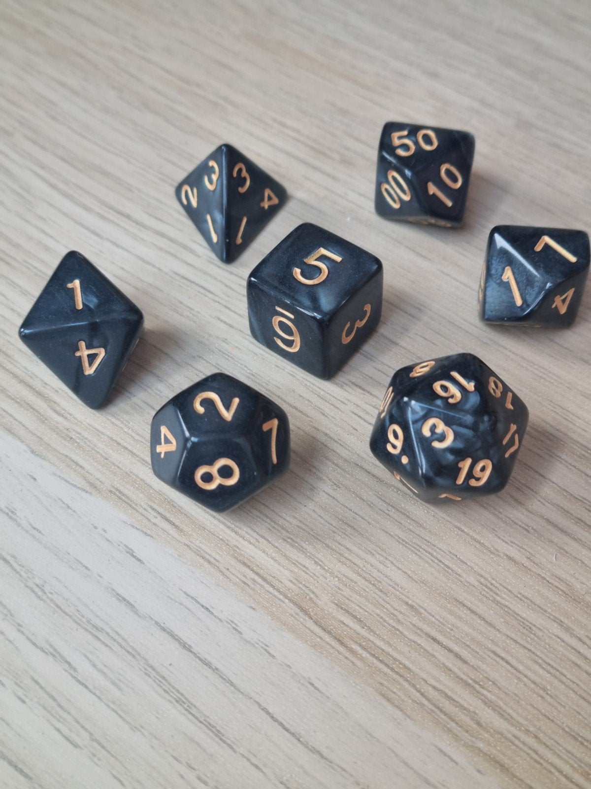 D&D dobbelstenen set - Zwart/Goud - Geheel nieuw, Vijf spelers of meer, Verzenden, Gebruikt