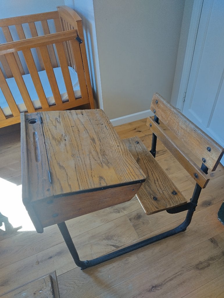 Antieke schoolbank / lessenaar, Antiek en Kunst, Antiek | Meubels | Stoelen en Banken, Ophalen