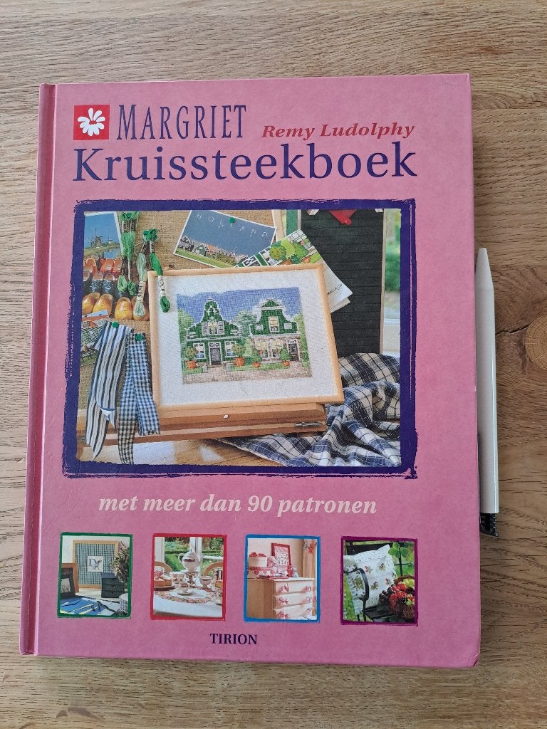 KRUISSTEEKBOEK. MARGRIET. REY LUDOLPHY. 90 PATRONEN., Ophalen of Verzenden, Gebruikt, Handborduren, Patroon