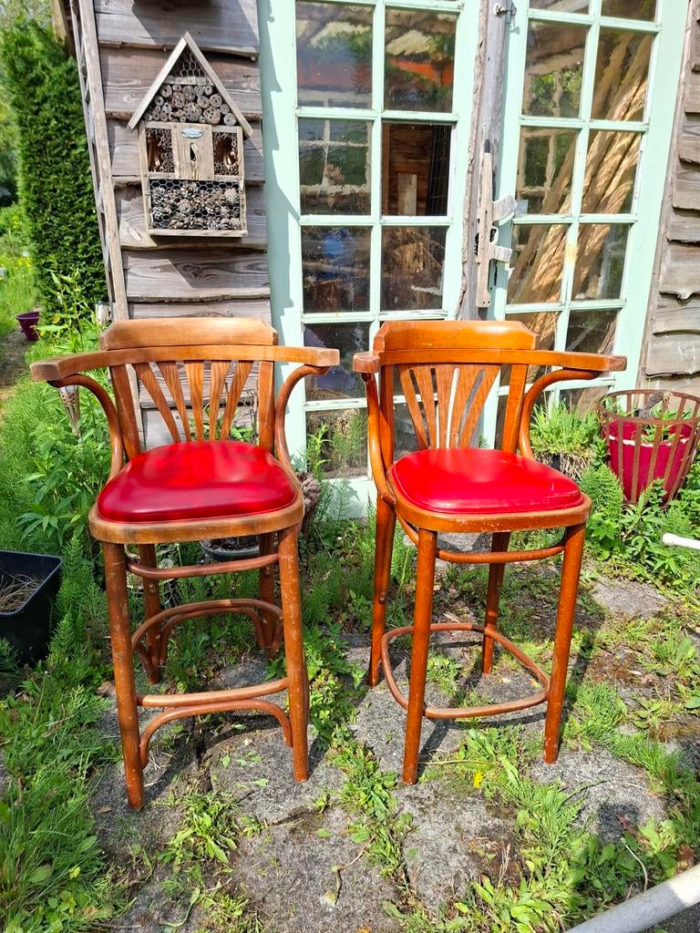 Vintage Bentwood Thonet barkrukken met rode leren zitting, Huis en Inrichting, Ophalen, Gebruikt, 90 cm of meer, Leer