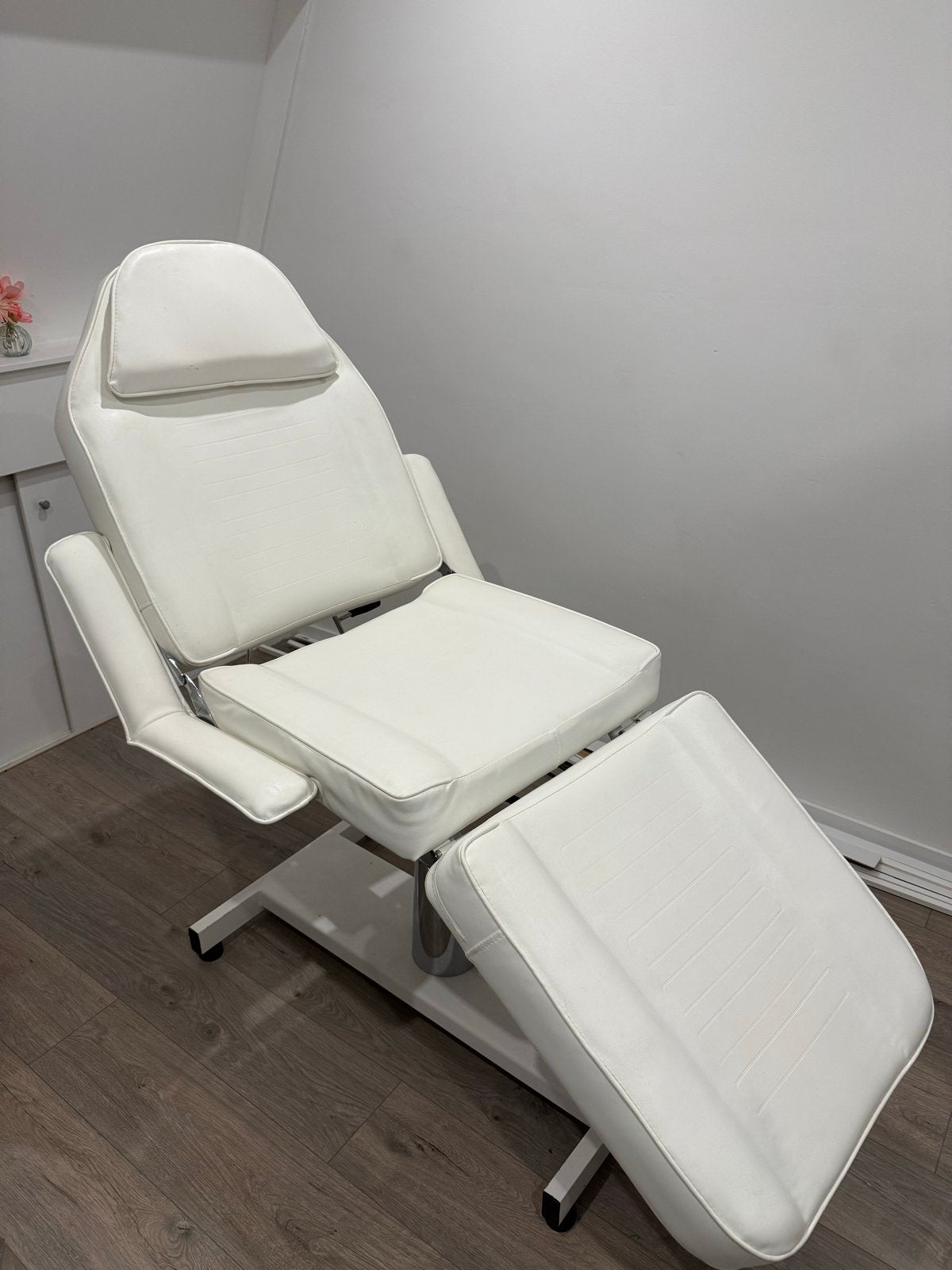 Behandeltafel / massagetafel wit – verstelbaar + accessoires