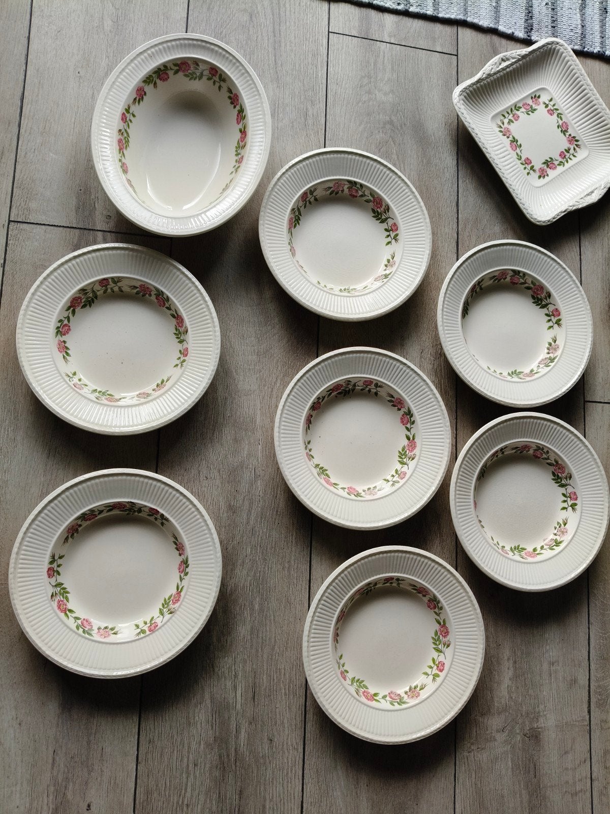 Vintage servies met rozenmotief - 9-delig, Ophalen, Gebruikt, Overige stijlen, Bord(en)
