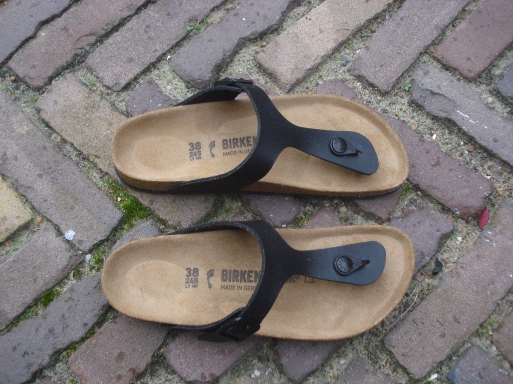 GRATIS VERZENDEN NIEUWE ZWARTE GIZEH BIRKENSTOCKS 38, Kleding | Dames, Slippers, Verzenden, Zwart, Nieuw
