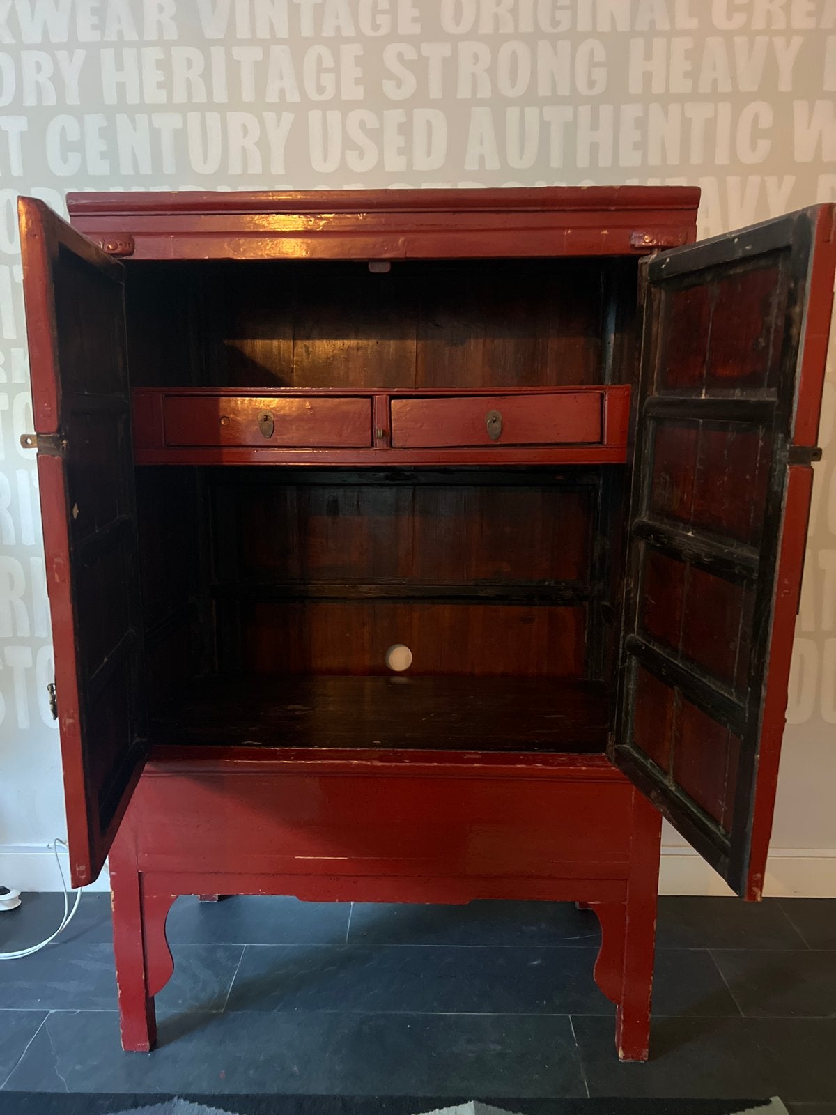 Chinese TV Kast - Rood met kabeldoorvoer, Huis en Inrichting, Gebruikt, 100 tot 150 cm, 25 tot 50 cm, Overige houtsoorten