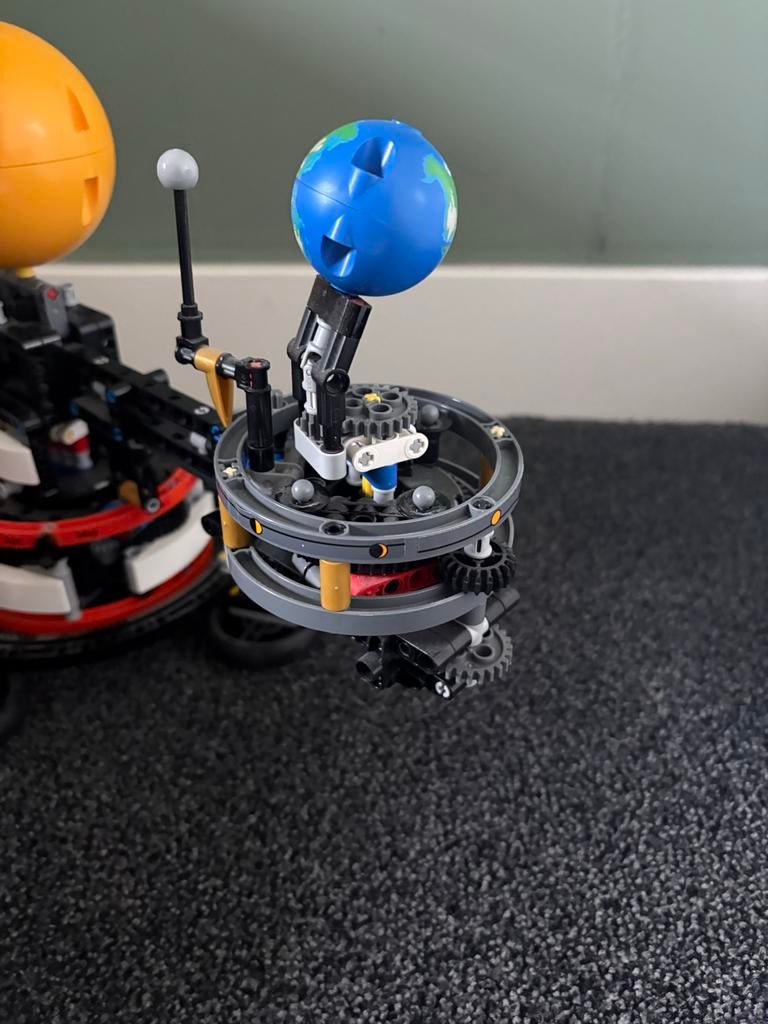 LEGO Technic 42179 Aarde en Maan in Baan, Ophalen of Verzenden, Zo goed als nieuw, Complete set, Compleet